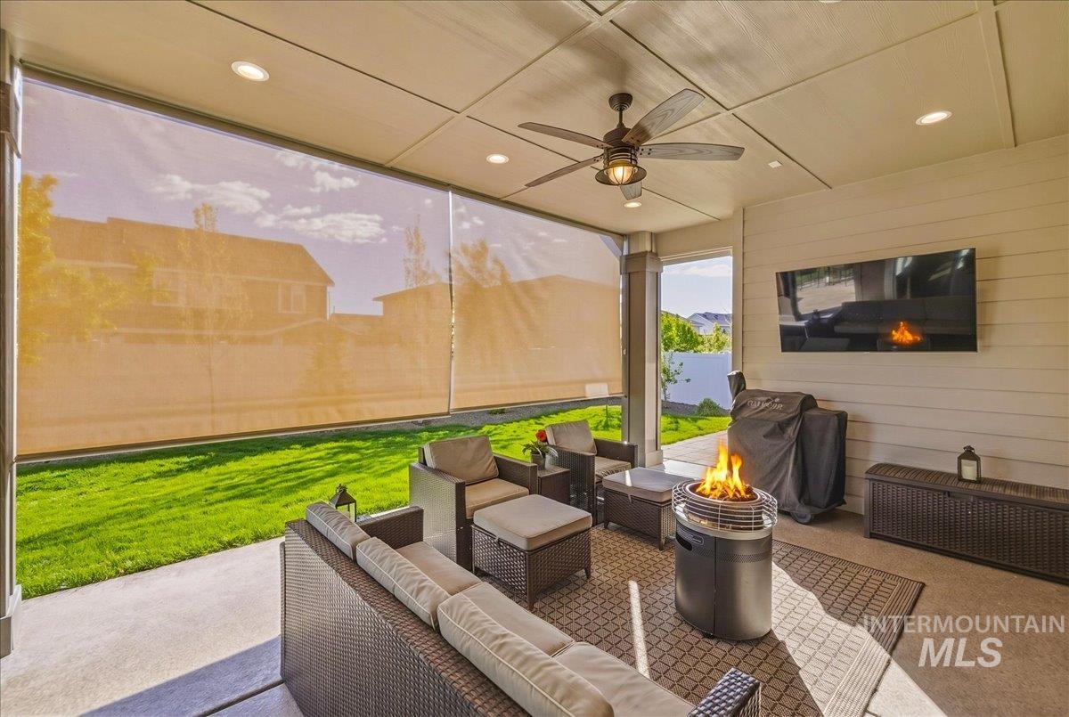 8033 W Sparks Lake Dr, Boise, Idaho 83714, 4 Bedrooms, 2.5 Bathrooms, Residential For Sale, Price $1,040,000,MLS 98983862