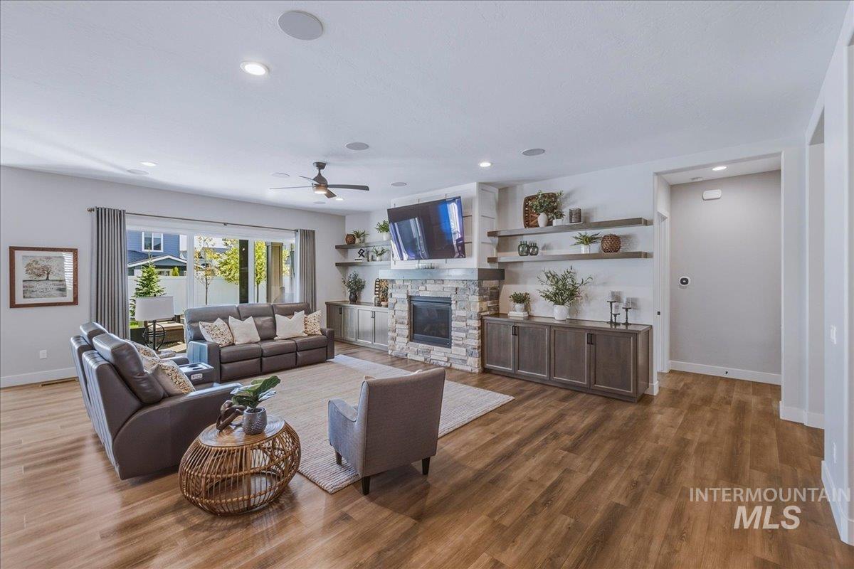 8033 W Sparks Lake Dr, Boise, Idaho 83714, 4 Bedrooms, 2.5 Bathrooms, Residential For Sale, Price $1,040,000,MLS 98983862