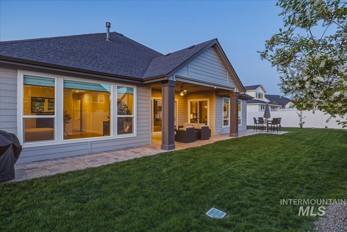 8033 W Sparks Lake Dr, Boise, Idaho 83714, 4 Bedrooms, 2.5 Bathrooms, Residential For Sale, Price $1,040,000,MLS 98983862