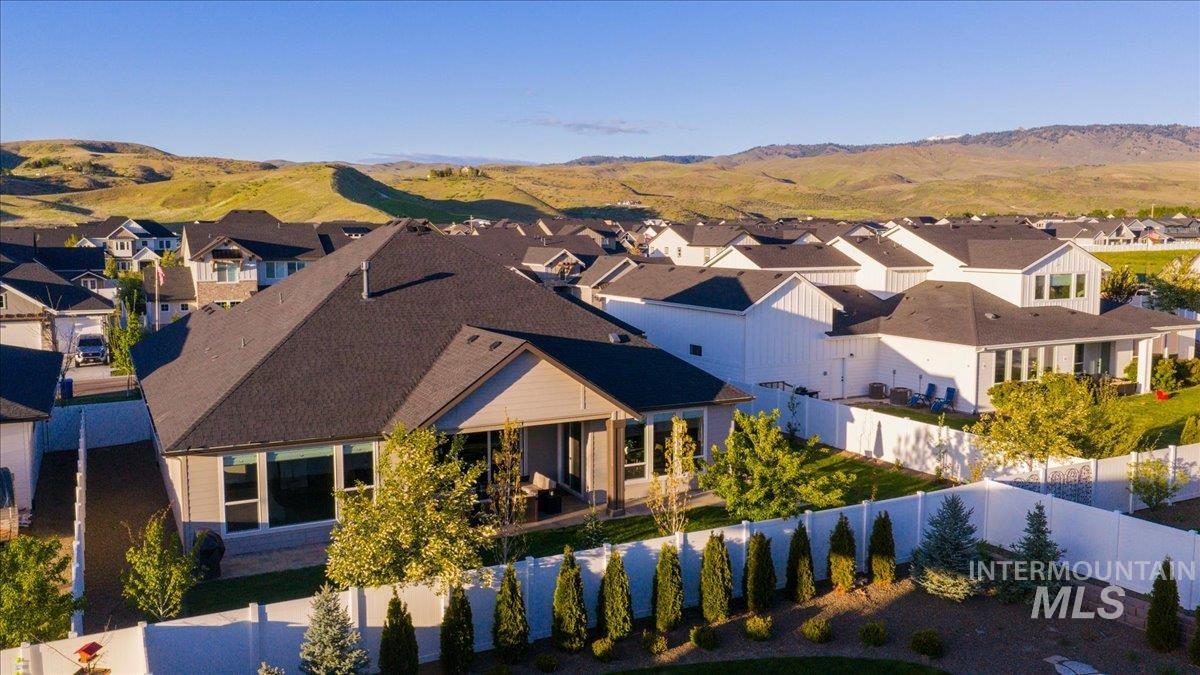 8033 W Sparks Lake Dr, Boise, Idaho 83714, 4 Bedrooms, 2.5 Bathrooms, Residential For Sale, Price $1,040,000,MLS 98983862