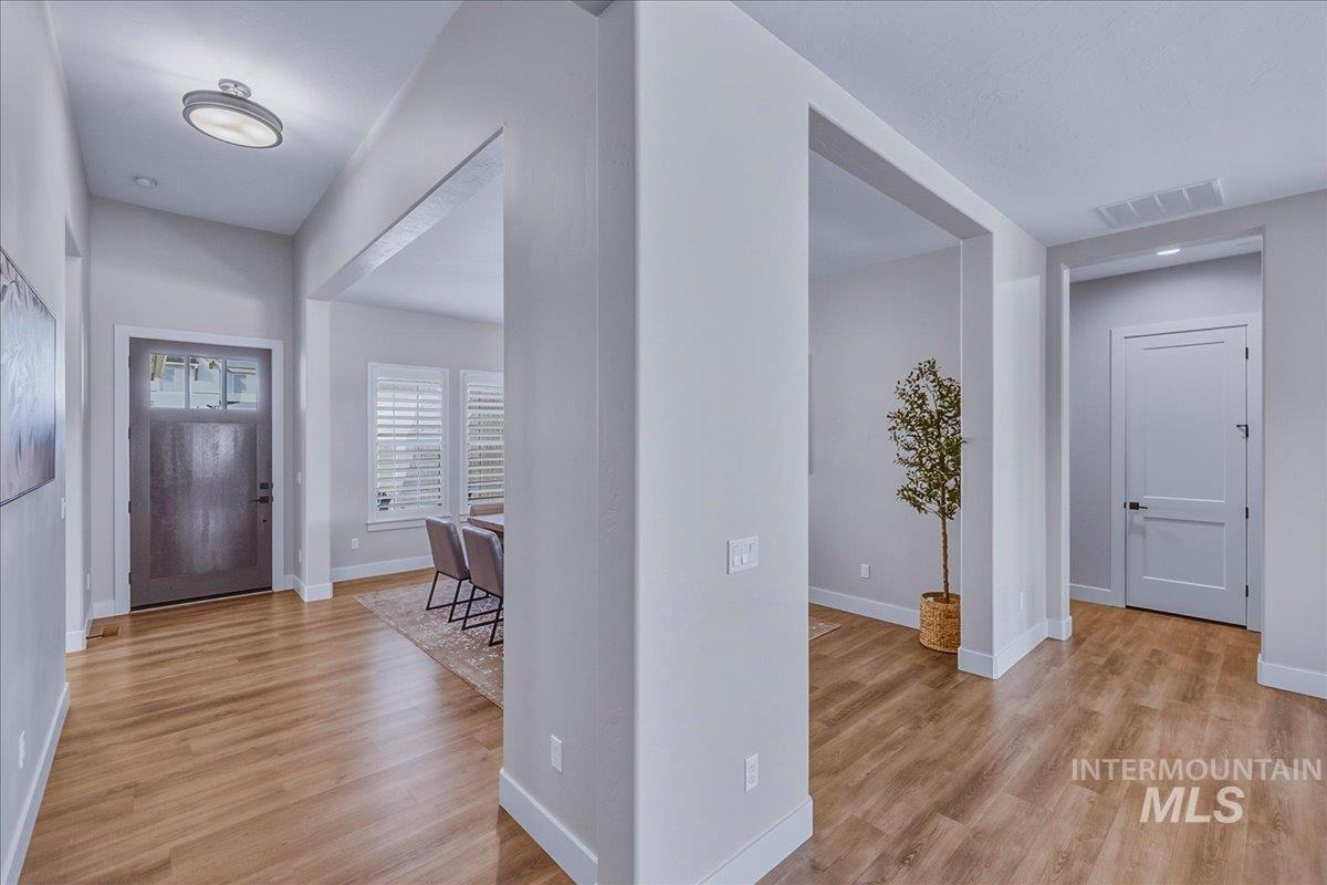 8033 W Sparks Lake Dr, Boise, Idaho 83714, 4 Bedrooms, 2.5 Bathrooms, Residential For Sale, Price $1,040,000,MLS 98983862