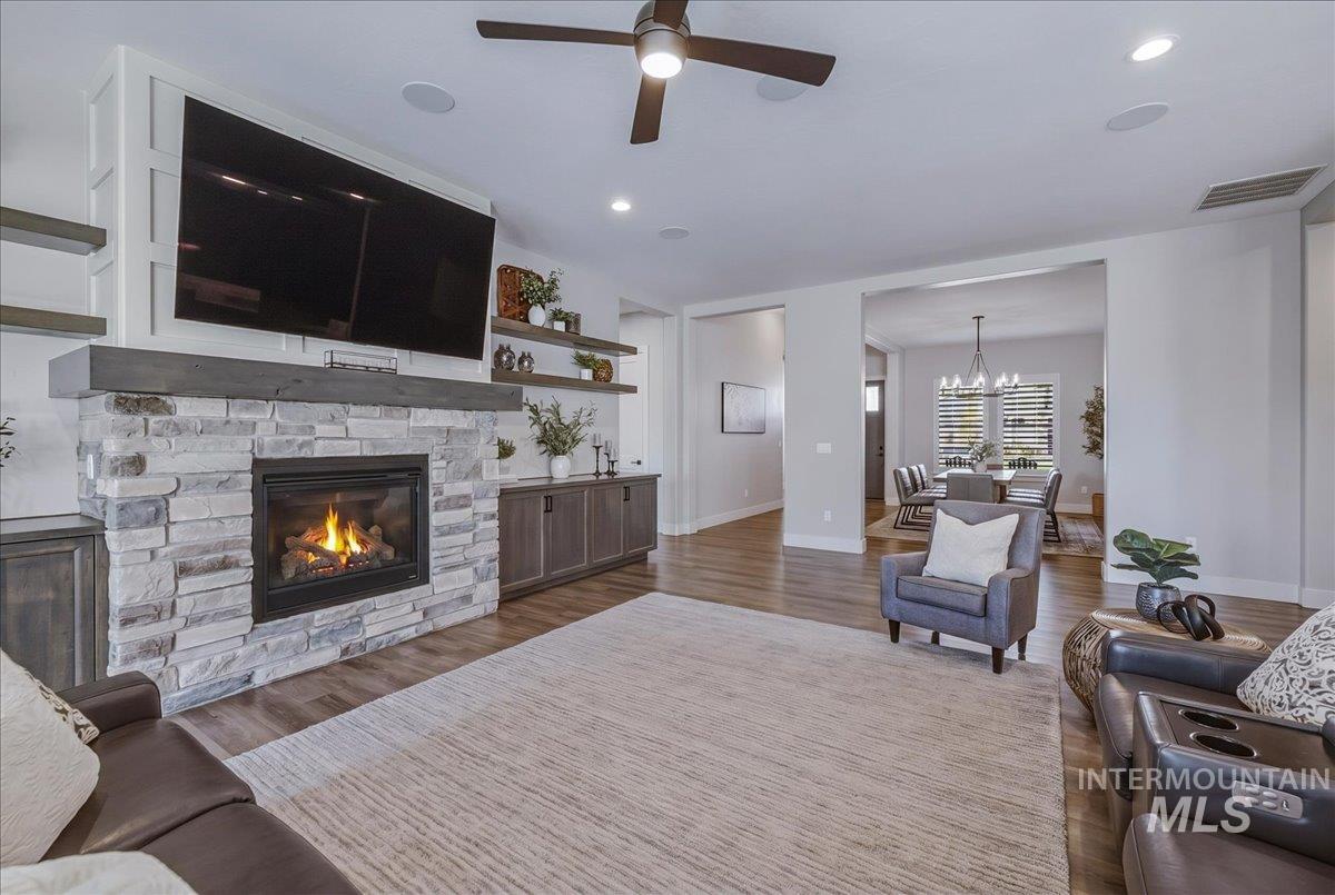 8033 W Sparks Lake Dr, Boise, Idaho 83714, 4 Bedrooms, 2.5 Bathrooms, Residential For Sale, Price $1,040,000,MLS 98983862