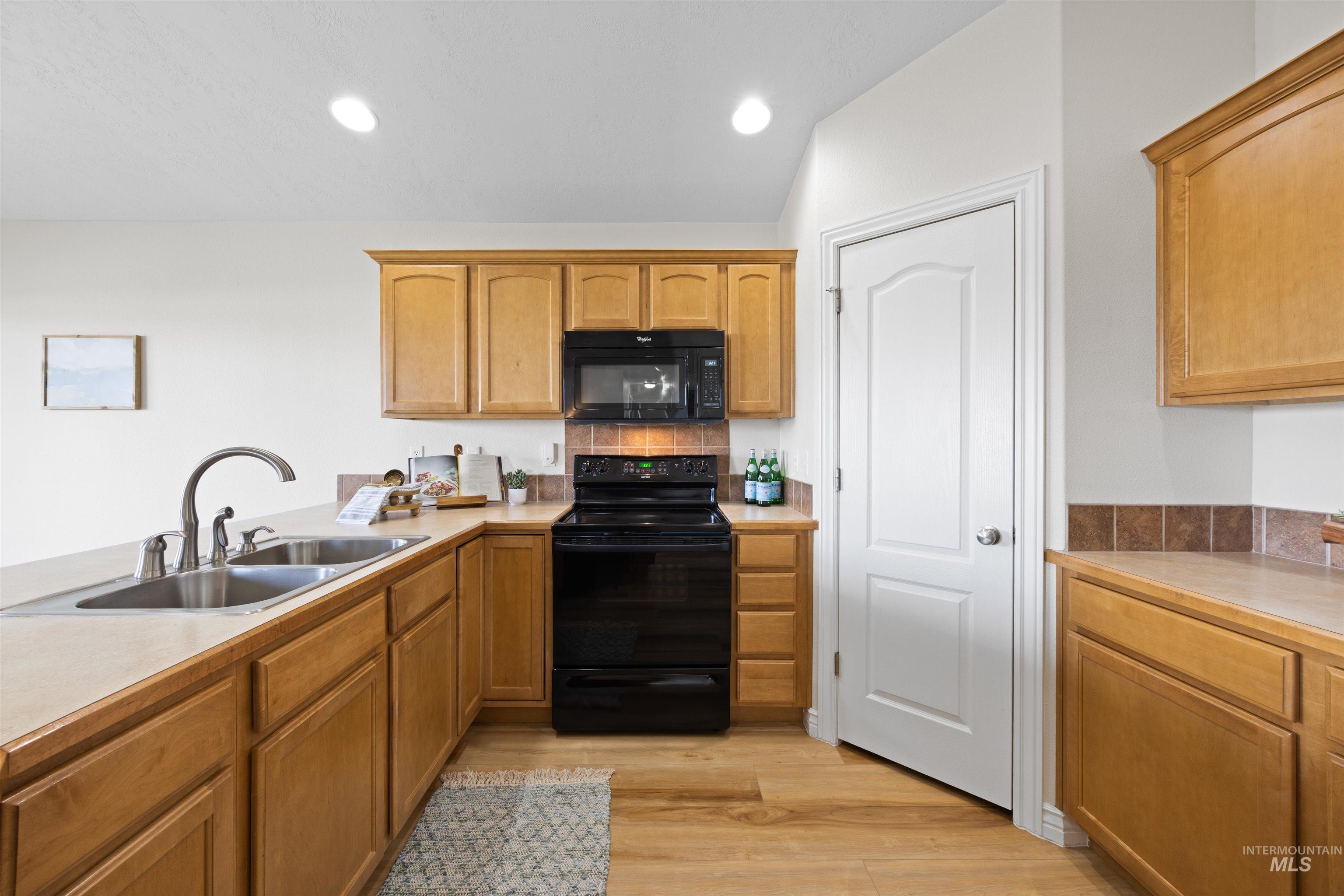 16899 N Darmady Loop, Nampa, Idaho 83586, 3 Bedrooms, 2 Bathrooms, Residential For Sale, Price $375,000, 98983863