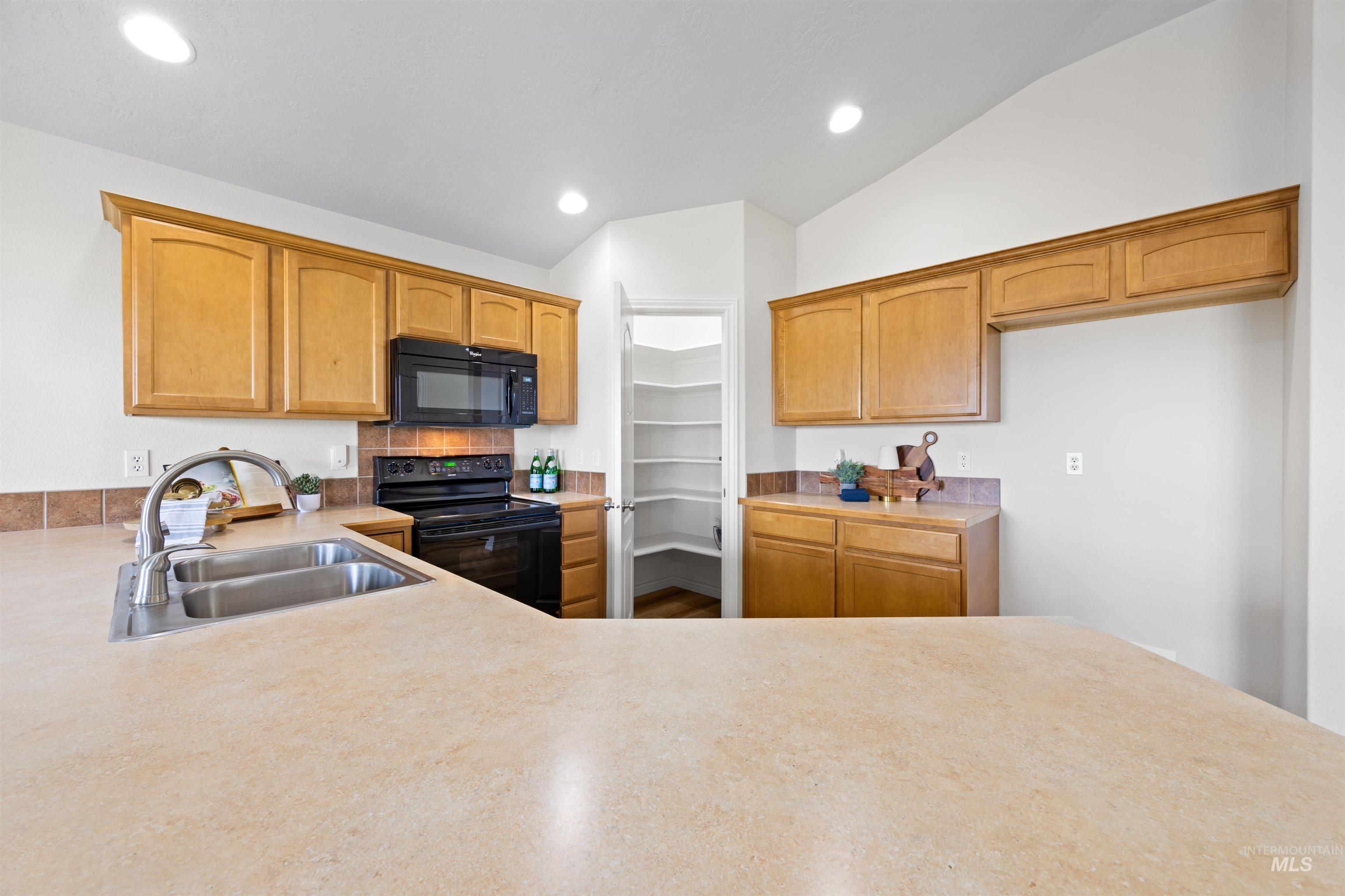 16899 N Darmady Loop, Nampa, Idaho 83586, 3 Bedrooms, 2 Bathrooms, Residential For Sale, Price $375,000, 98983863