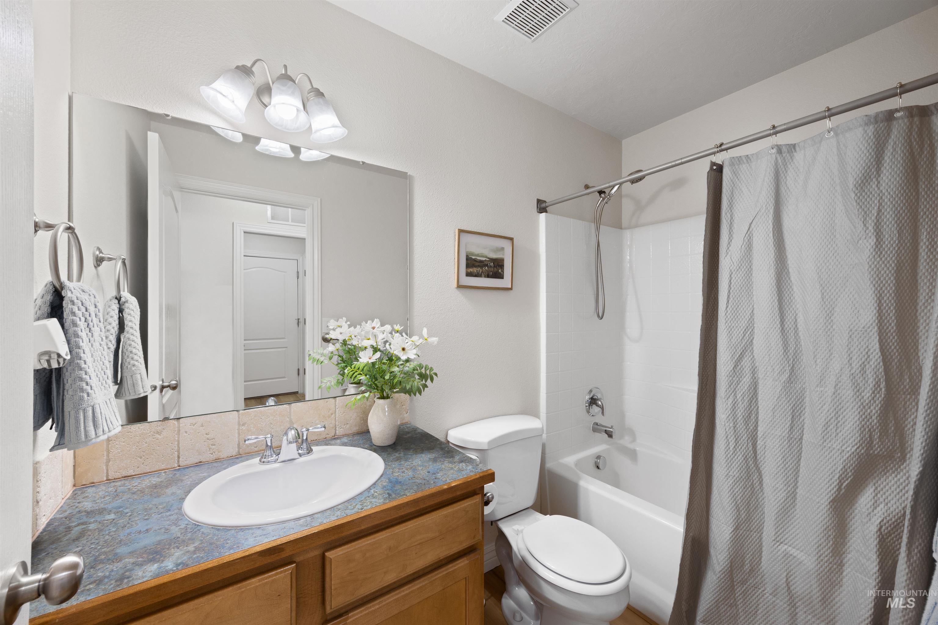 16899 N Darmady Loop, Nampa, Idaho 83586, 3 Bedrooms, 2 Bathrooms, Residential For Sale, Price $375,000, 98983863