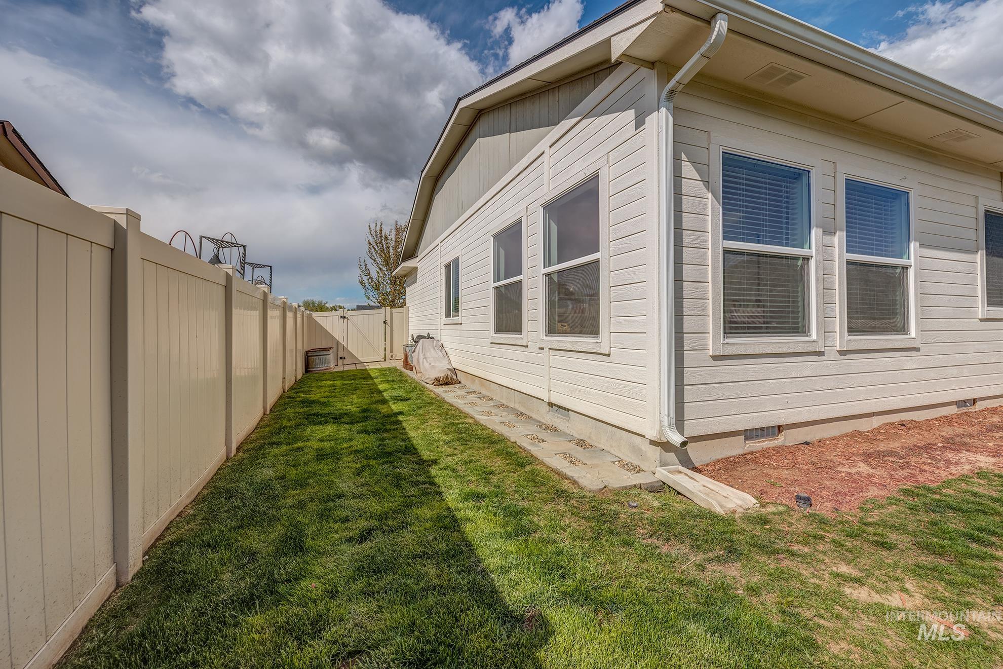 1380 Tamarack St, Fruitland, Idaho 83619, 3 Bedrooms, 2 Bathrooms, Residential For Sale, Price $380,000, 98983871