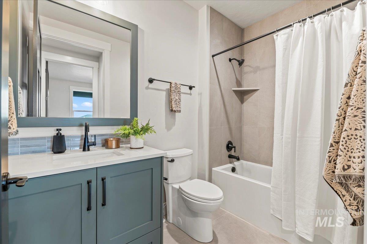 6880 E Chicken Hawk Loop, Nampa, Idaho 83686, 4 Bedrooms, 4 Bathrooms, Residential For Sale, Price $1,050,000, 98983872