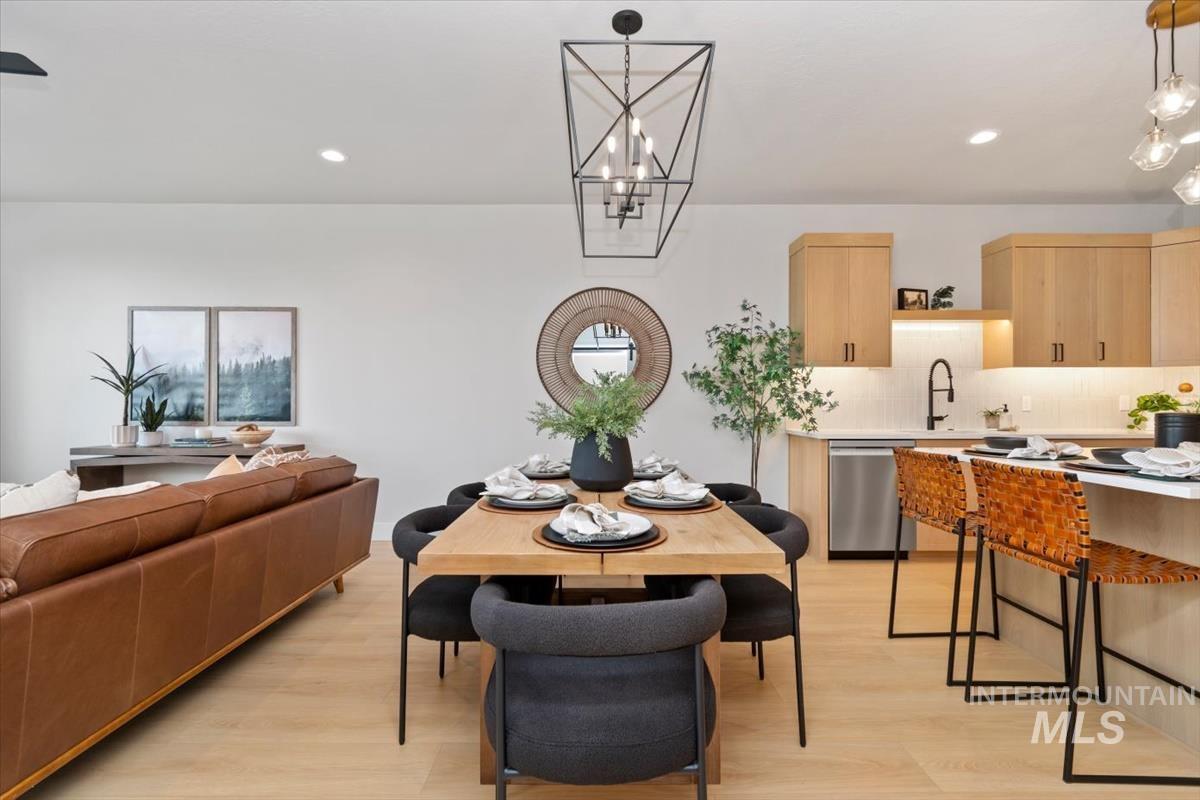 6389 N Birch Run Ln, Eagle, Idaho 83616, 3 Bedrooms, 2.5 Bathrooms, Residential For Sale, Price $469,800, 98983875