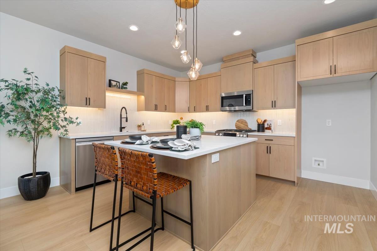 6389 N Birch Run Ln, Eagle, Idaho 83616, 3 Bedrooms, 2.5 Bathrooms, Residential For Sale, Price $469,800, 98983875