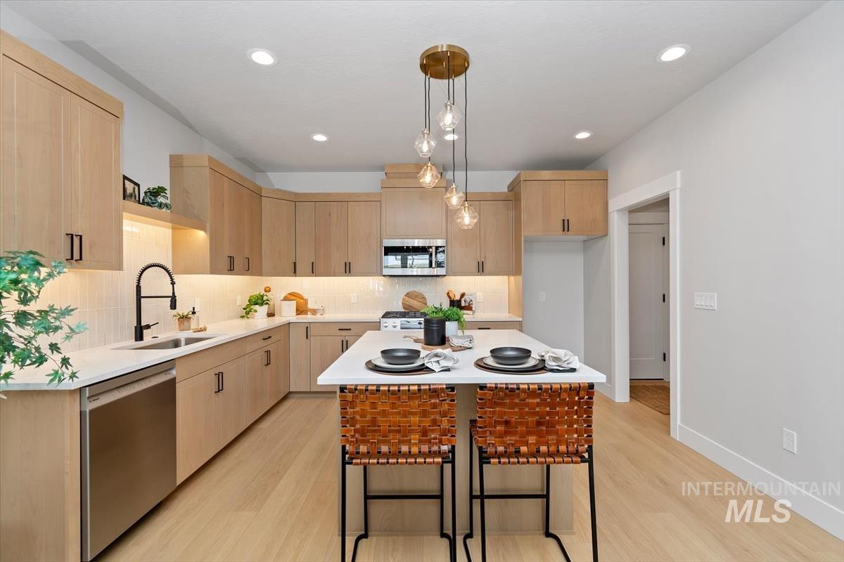 6389 N Birch Run Ln, Eagle, Idaho 83616, 3 Bedrooms, 2.5 Bathrooms, Residential For Sale, Price $469,800, 98983875