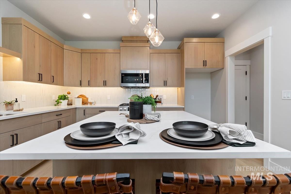 6389 N Birch Run Ln, Eagle, Idaho 83616, 3 Bedrooms, 2.5 Bathrooms, Residential For Sale, Price $469,800, 98983875