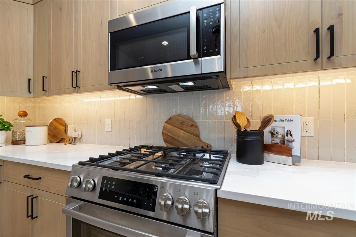 6389 N Birch Run Ln, Eagle, Idaho 83616, 3 Bedrooms, 2.5 Bathrooms, Residential For Sale, Price $469,800, 98983875