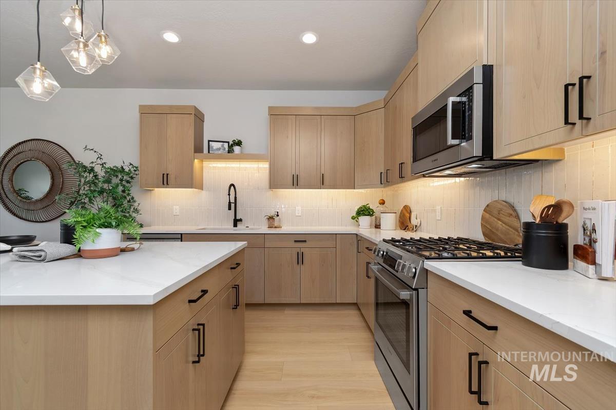 6389 N Birch Run Ln, Eagle, Idaho 83616, 3 Bedrooms, 2.5 Bathrooms, Residential For Sale, Price $469,800, 98983875