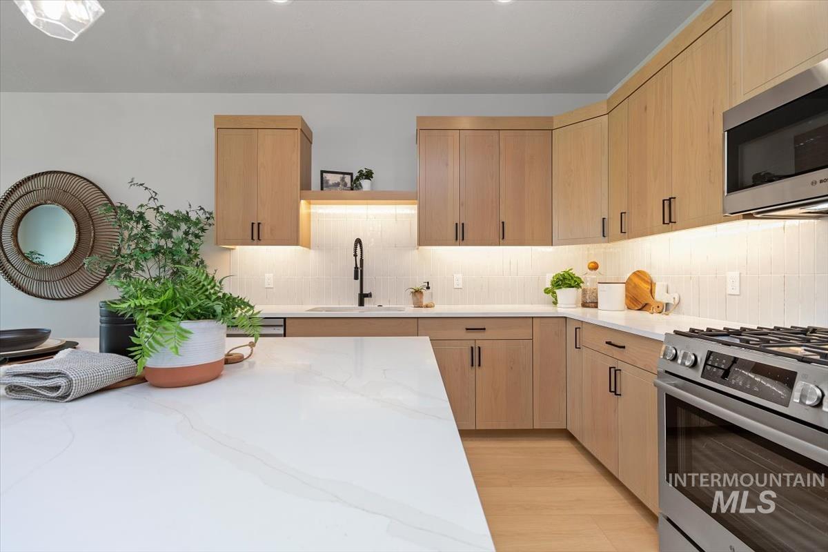 6389 N Birch Run Ln, Eagle, Idaho 83616, 3 Bedrooms, 2.5 Bathrooms, Residential For Sale, Price $469,800, 98983875