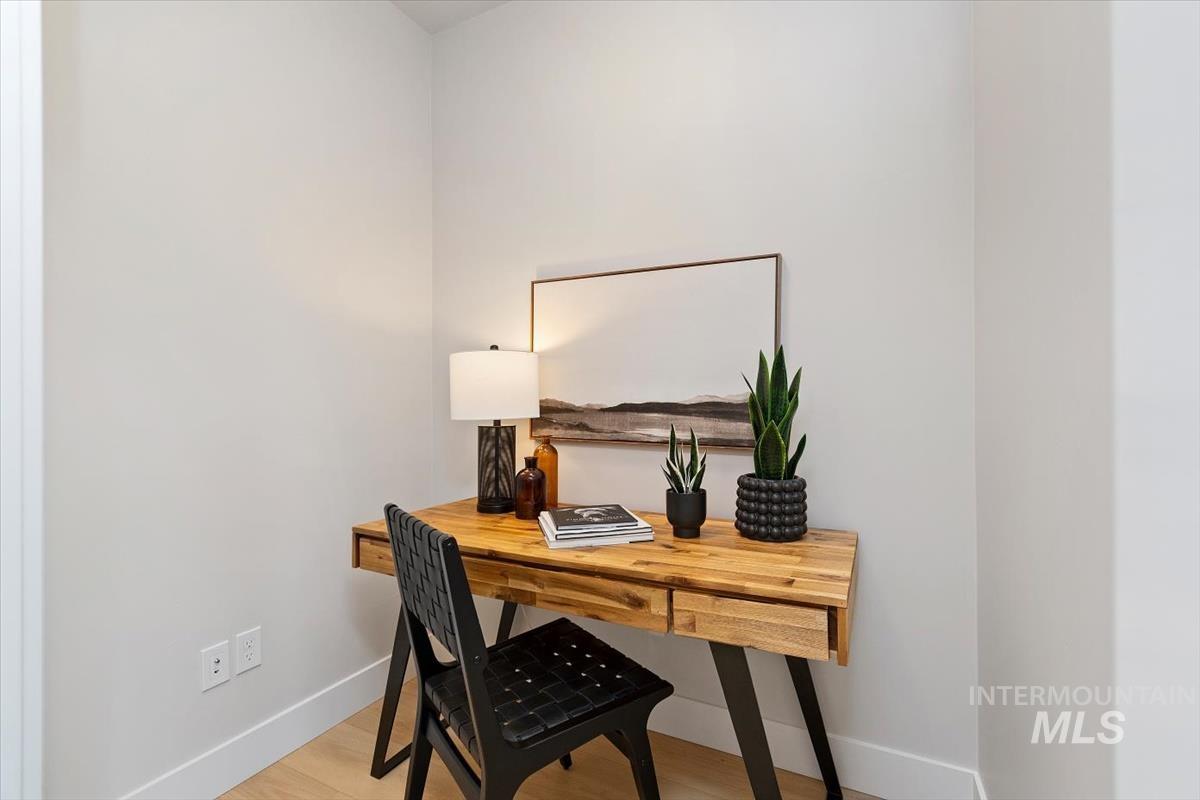 6389 N Birch Run Ln, Eagle, Idaho 83616, 3 Bedrooms, 2.5 Bathrooms, Residential For Sale, Price $469,800, 98983875