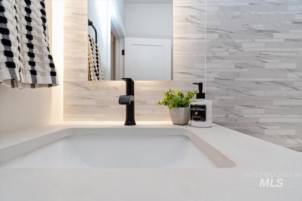 6389 N Birch Run Ln, Eagle, Idaho 83616, 3 Bedrooms, 2.5 Bathrooms, Residential For Sale, Price $469,800, 98983875