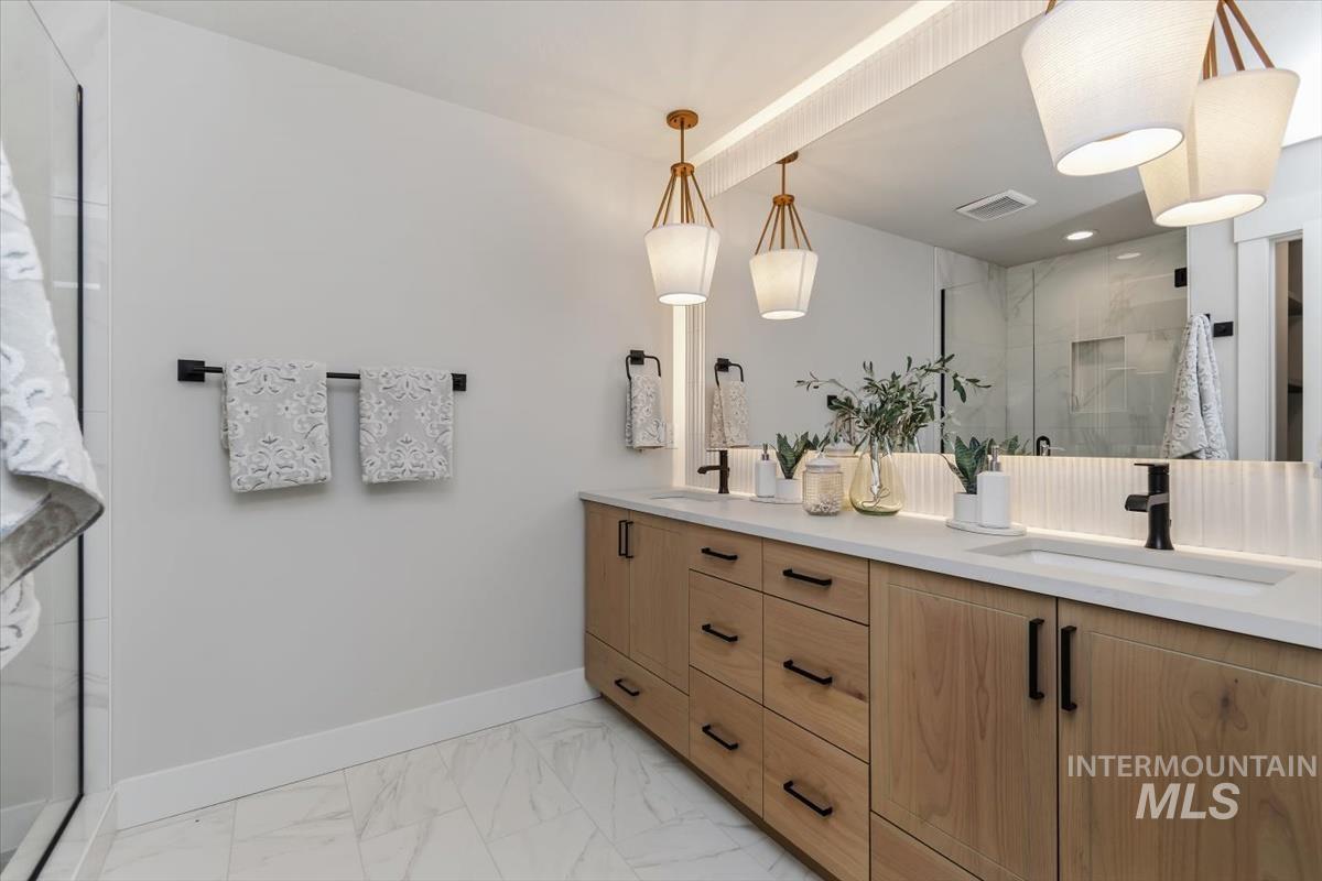 6389 N Birch Run Ln, Eagle, Idaho 83616, 3 Bedrooms, 2.5 Bathrooms, Residential For Sale, Price $469,800, 98983875