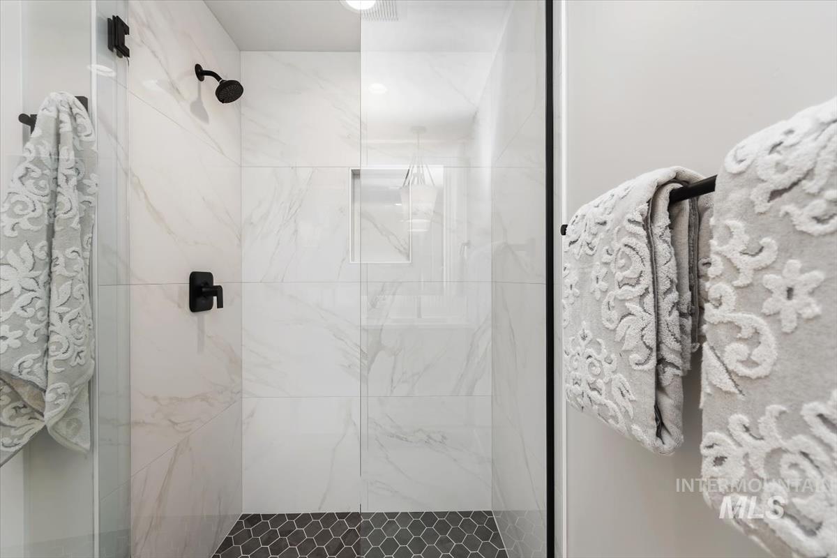 6389 N Birch Run Ln, Eagle, Idaho 83616, 3 Bedrooms, 2.5 Bathrooms, Residential For Sale, Price $469,800, 98983875