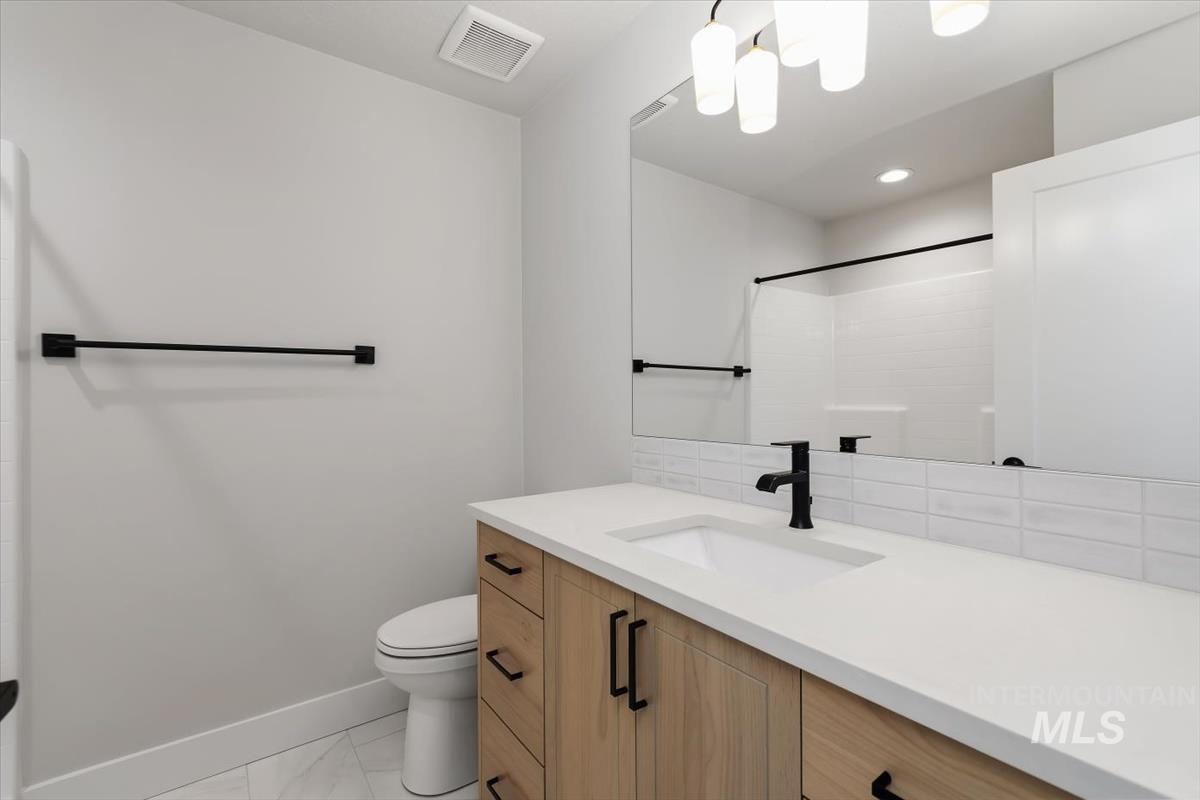 6389 N Birch Run Ln, Eagle, Idaho 83616, 3 Bedrooms, 2.5 Bathrooms, Residential For Sale, Price $469,800, 98983875