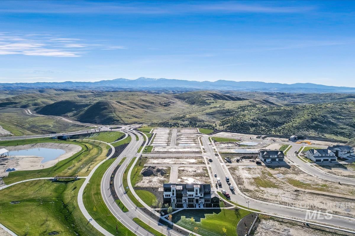 6389 N Birch Run Ln, Eagle, Idaho 83616, 3 Bedrooms, 2.5 Bathrooms, Residential For Sale, Price $469,800, 98983875