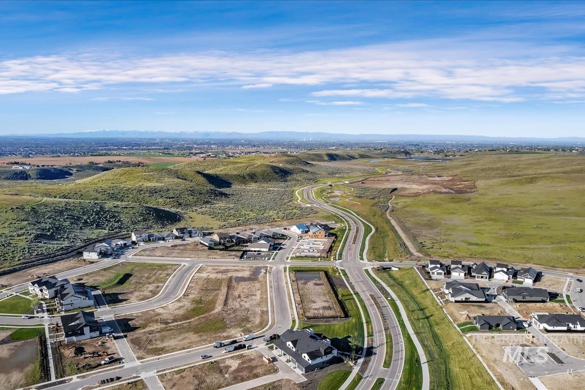 6389 N Birch Run Ln, Eagle, Idaho 83616, 3 Bedrooms, 2.5 Bathrooms, Residential For Sale, Price $469,800, 98983875