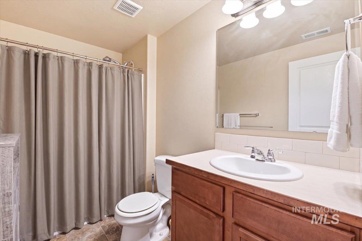 3316 E Red Sunset Maple Dr, Nampa, Idaho 83687, 3 Bedrooms, 2 Bathrooms, Residential For Sale, Price $390,000, 98983876