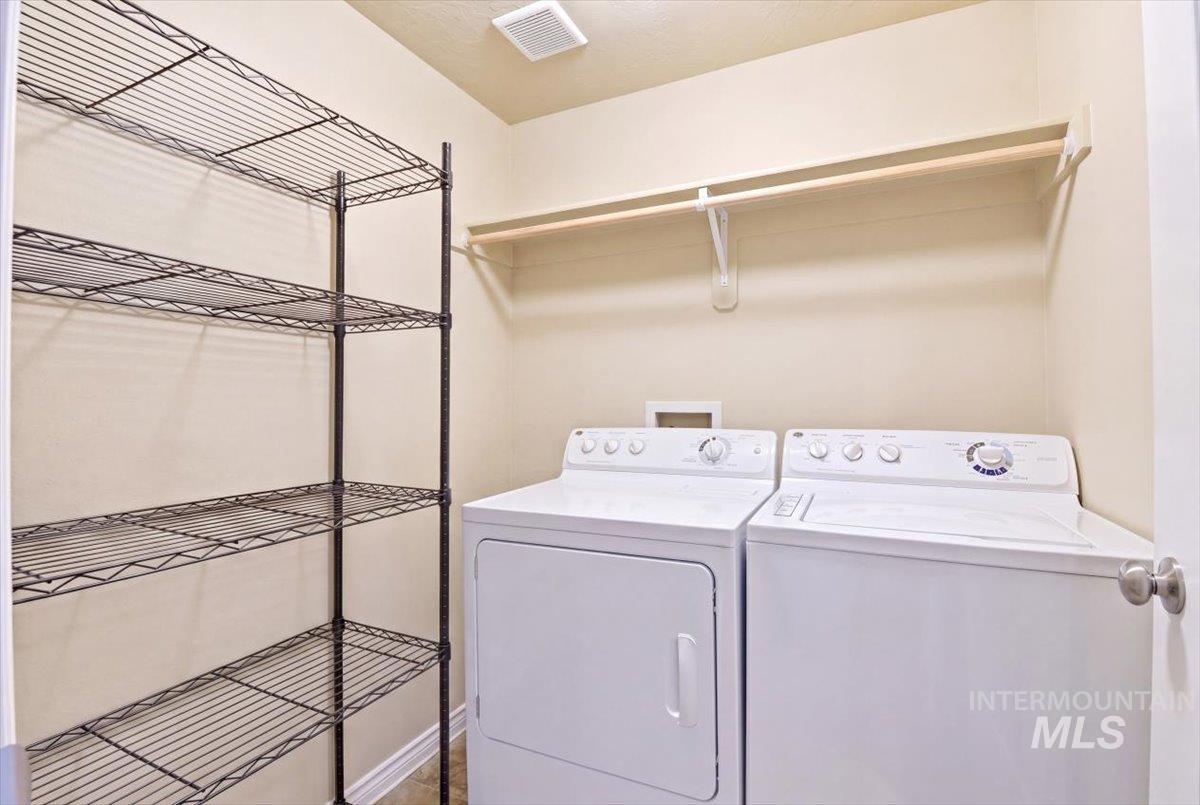 3316 E Red Sunset Maple Dr, Nampa, Idaho 83687, 3 Bedrooms, 2 Bathrooms, Residential For Sale, Price $390,000, 98983876