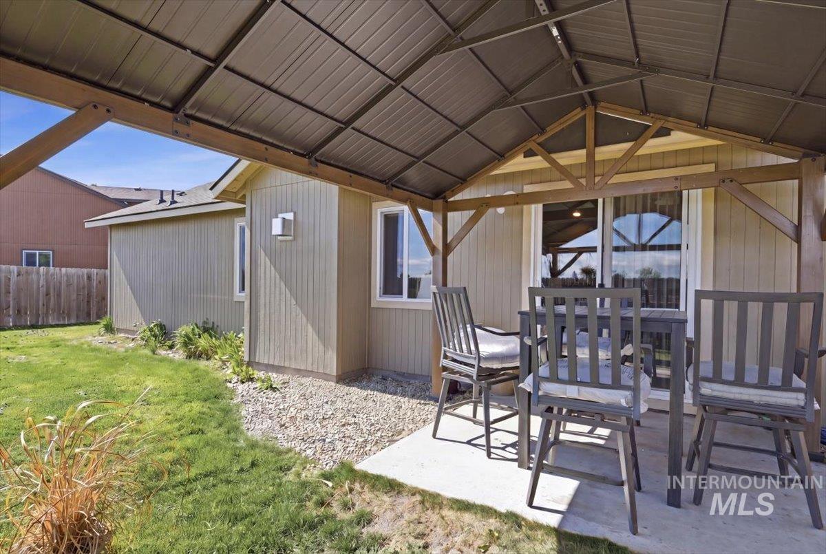 3316 E Red Sunset Maple Dr, Nampa, Idaho 83687, 3 Bedrooms, 2 Bathrooms, Residential For Sale, Price $390,000, 98983876