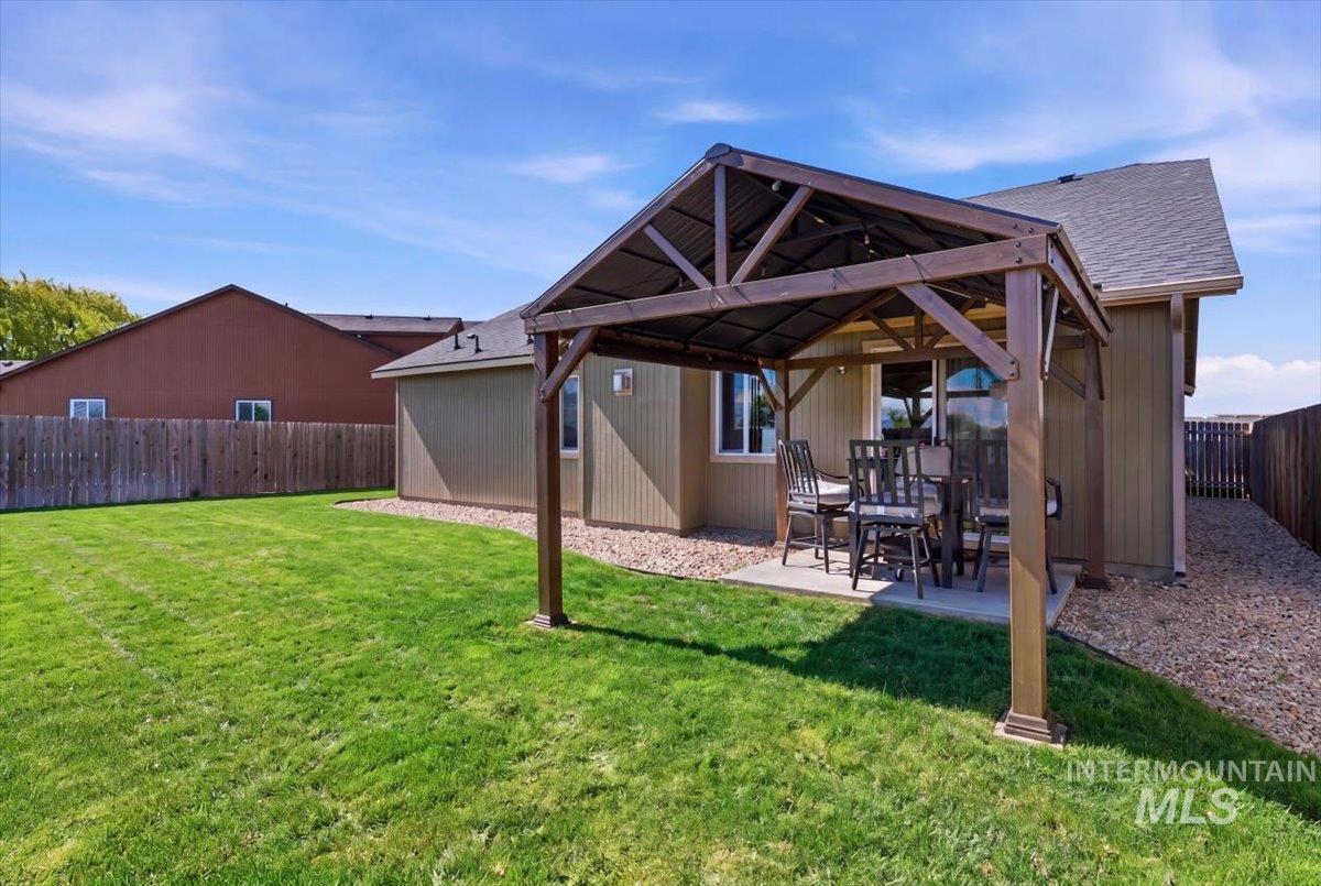 3316 E Red Sunset Maple Dr, Nampa, Idaho 83687, 3 Bedrooms, 2 Bathrooms, Residential For Sale, Price $390,000, 98983876