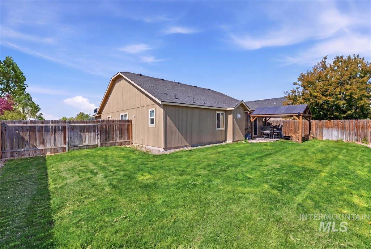 3316 E Red Sunset Maple Dr, Nampa, Idaho 83687, 3 Bedrooms, 2 Bathrooms, Residential For Sale, Price $390,000, 98983876