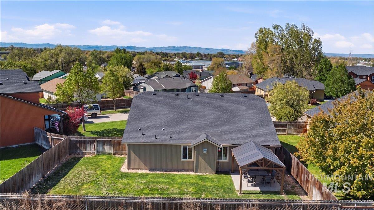 3316 E Red Sunset Maple Dr, Nampa, Idaho 83687, 3 Bedrooms, 2 Bathrooms, Residential For Sale, Price $390,000, 98983876