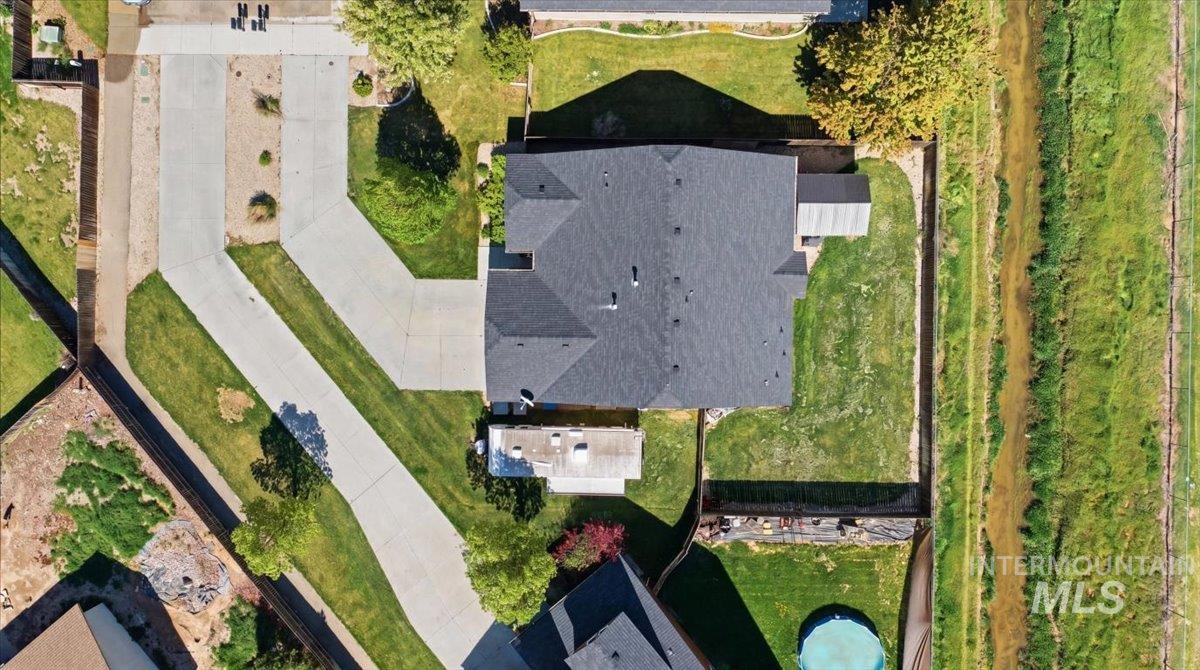 3316 E Red Sunset Maple Dr, Nampa, Idaho 83687, 3 Bedrooms, 2 Bathrooms, Residential For Sale, Price $390,000, 98983876