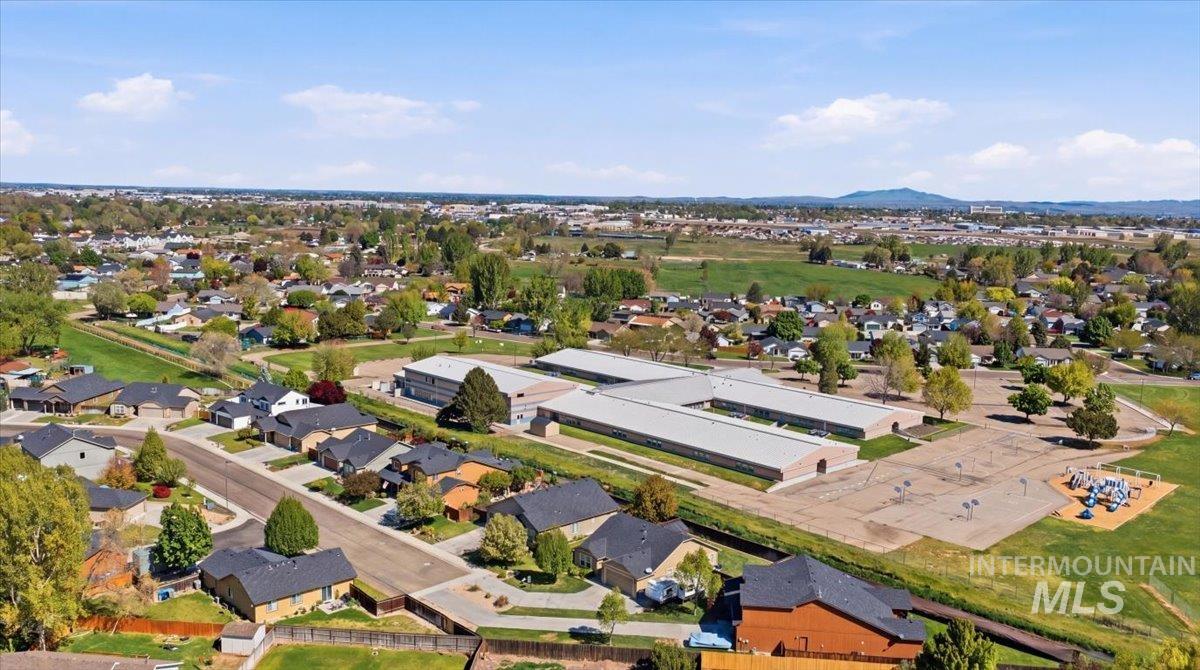 3316 E Red Sunset Maple Dr, Nampa, Idaho 83687, 3 Bedrooms, 2 Bathrooms, Residential For Sale, Price $390,000, 98983876