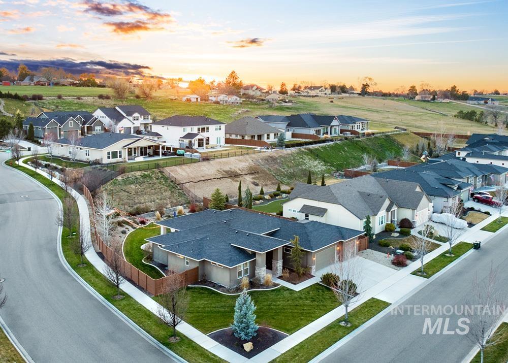 2177 E Mores Trail Dr, Meridian, Idaho 83642, 3 Bedrooms, 2.5 Bathrooms, Residential For Sale, Price $998,000,MLS 98983879