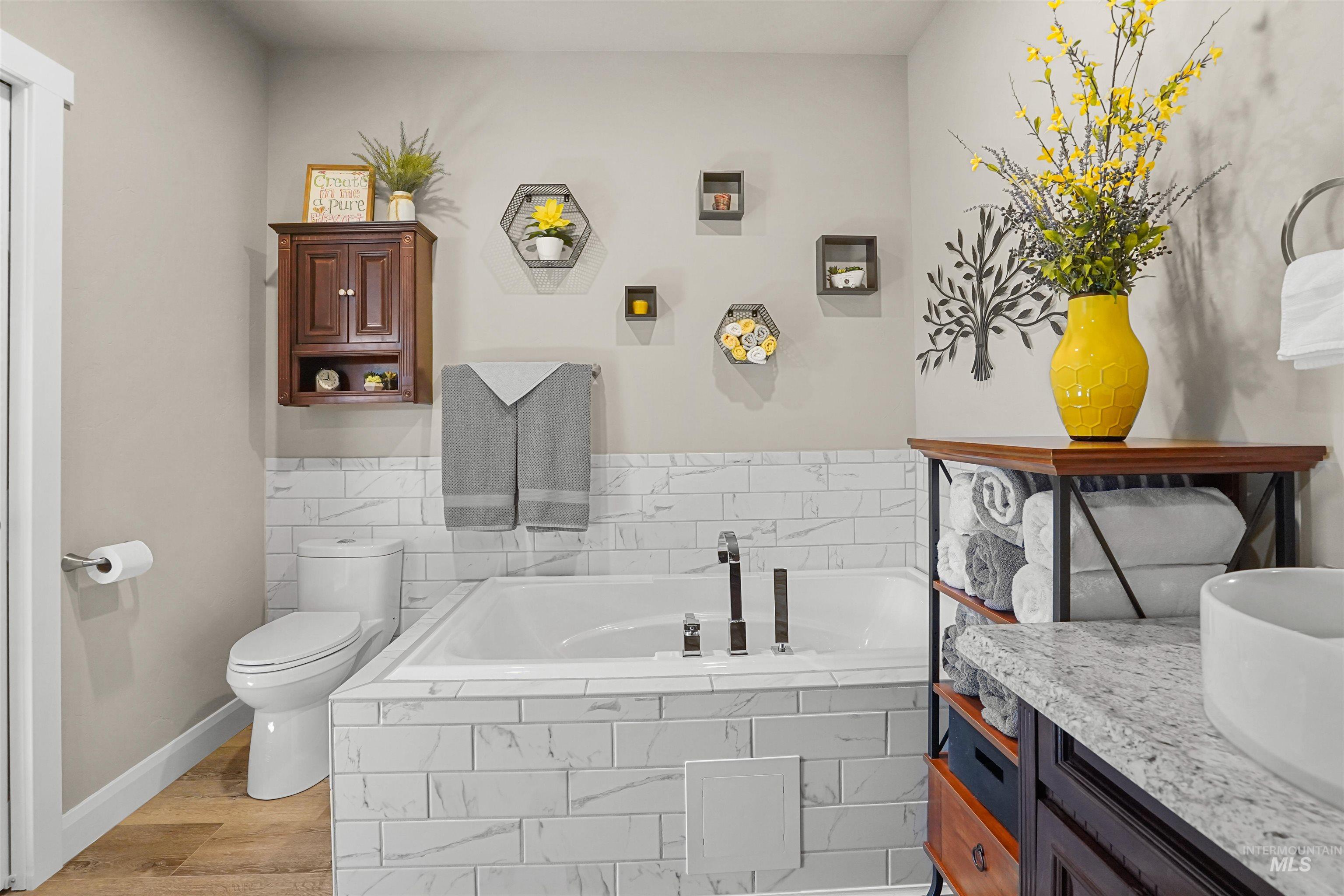 930 Applewood Dr, Buhl, Idaho 83316, 5 Bedrooms, 4 Bathrooms, Residential For Sale, Price $675,000, 98983882