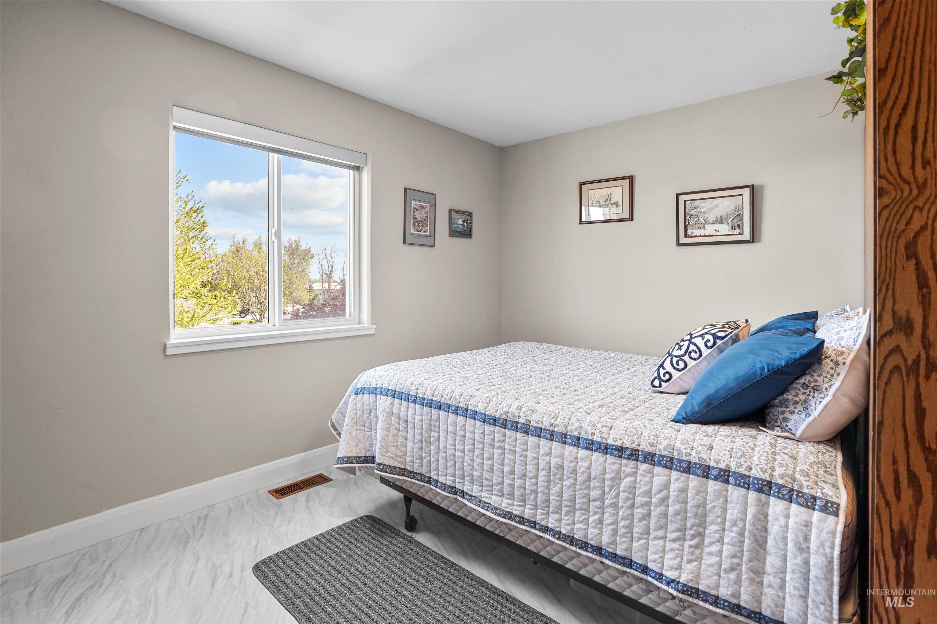 930 Applewood Dr, Buhl, Idaho 83316, 5 Bedrooms, 4 Bathrooms, Residential For Sale, Price $675,000, 98983882