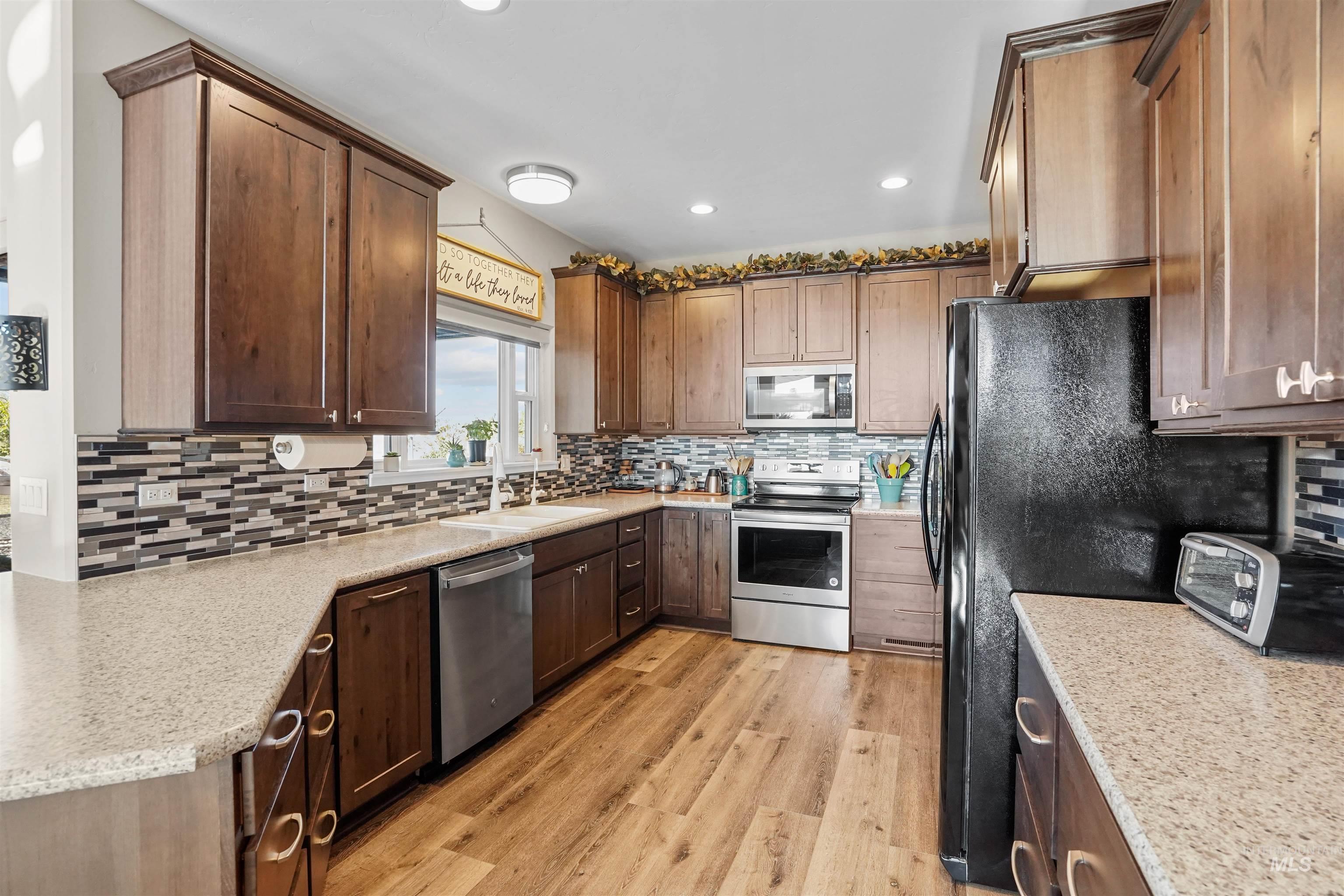 930 Applewood Dr, Buhl, Idaho 83316, 5 Bedrooms, 4 Bathrooms, Residential For Sale, Price $675,000, 98983882