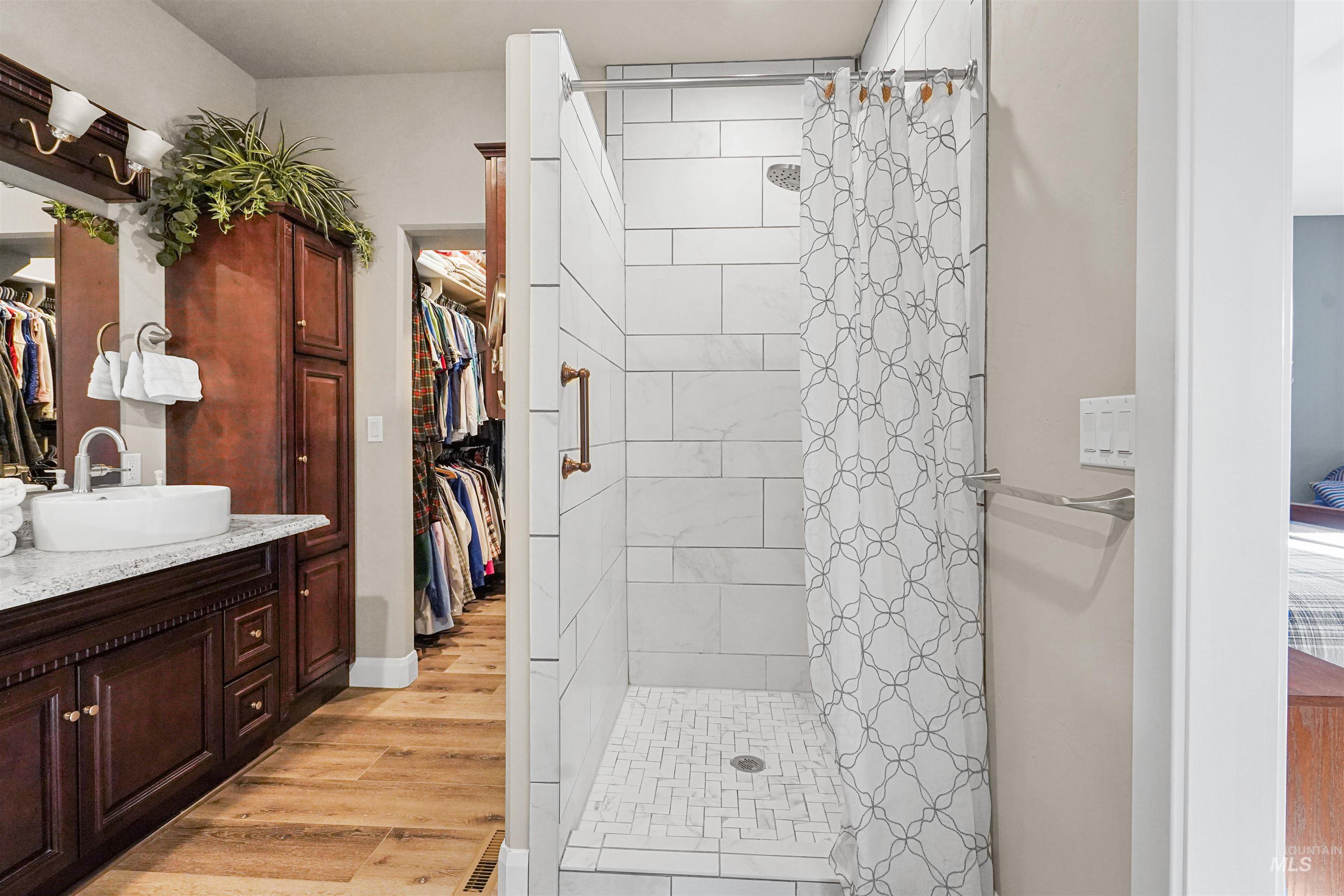 930 Applewood Dr, Buhl, Idaho 83316, 5 Bedrooms, 4 Bathrooms, Residential For Sale, Price $675,000, 98983882