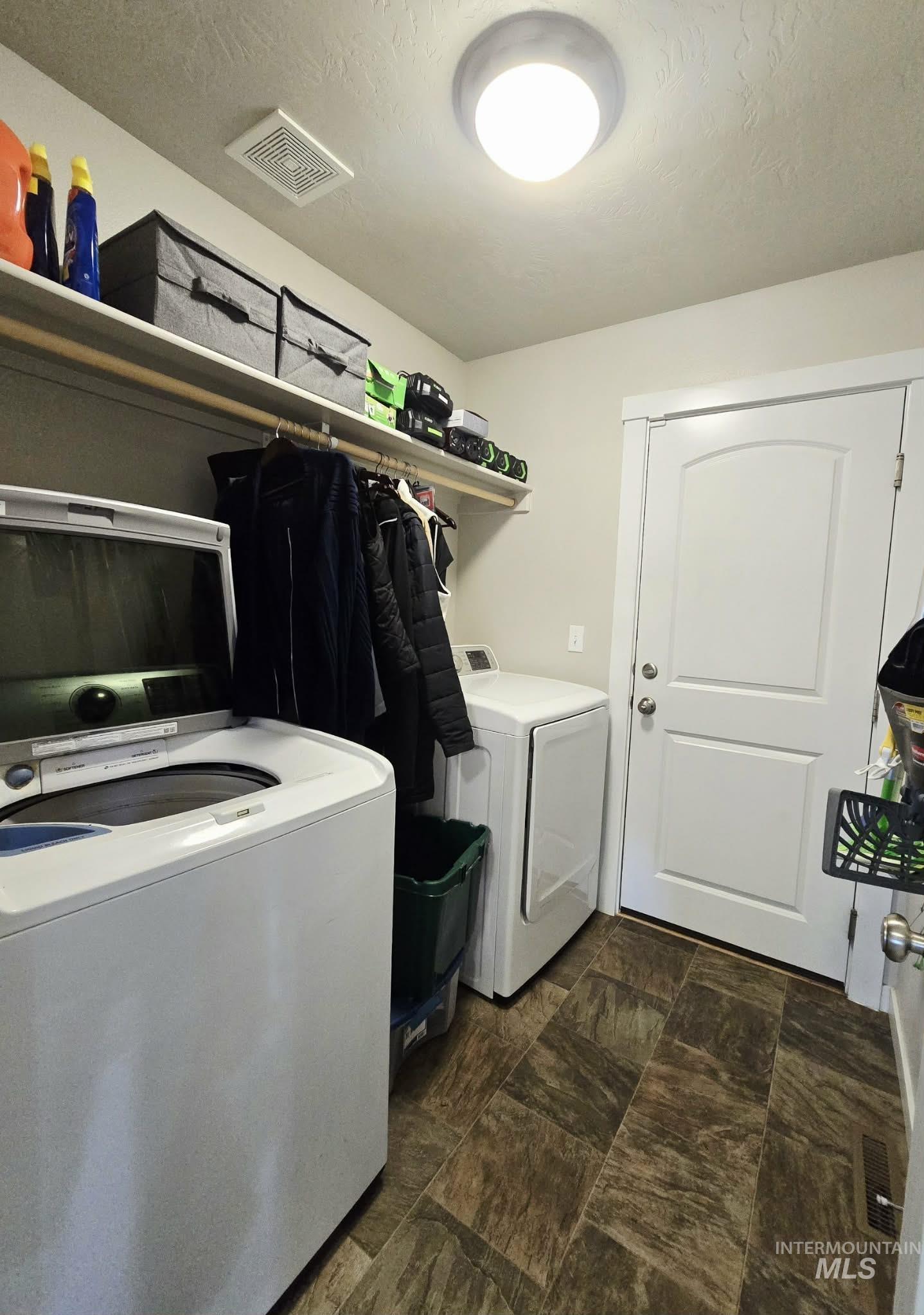 8955 S Red Delicious Ave., Kuna, Idaho 83634, 3 Bedrooms, 2 Bathrooms, Residential For Sale, Price $458,900, 98983883