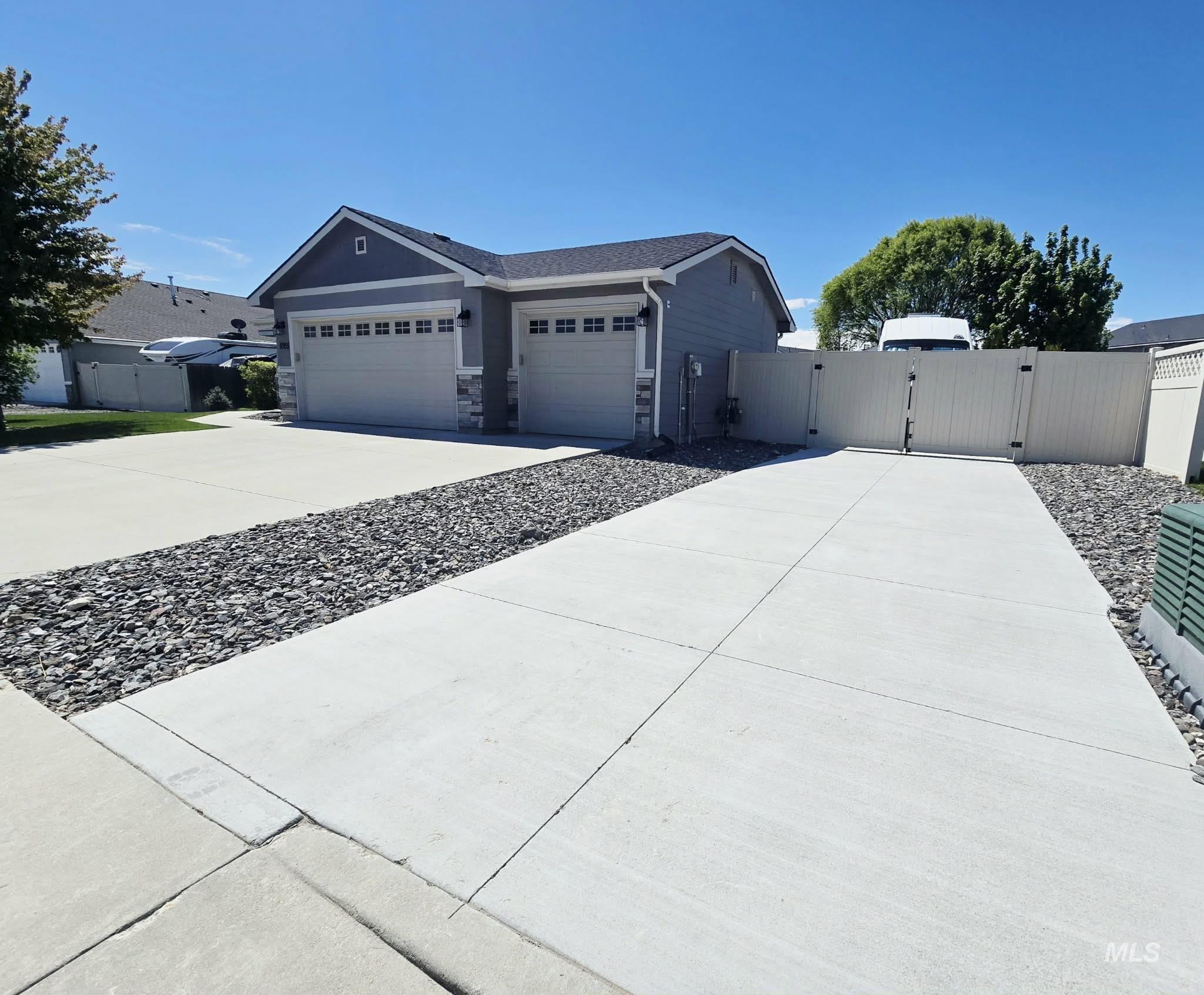 8955 S Red Delicious Ave., Kuna, Idaho 83634, 3 Bedrooms, 2 Bathrooms, Residential For Sale, Price $458,900, 98983883