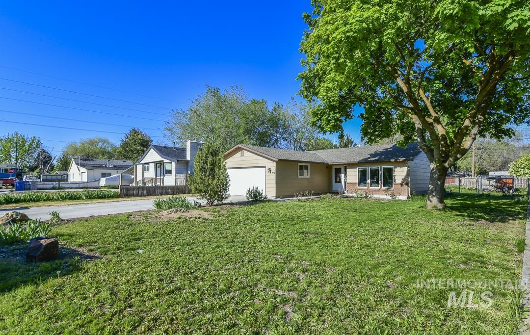 715 S Almond St., Nampa, Idaho 83686, 3 Bedrooms, 2 Bathrooms, Residential For Sale, Price $344,900, 98983886