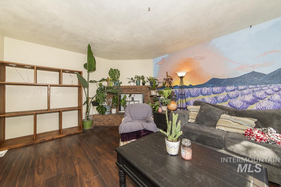 715 S Almond St., Nampa, Idaho 83686, 3 Bedrooms, 2 Bathrooms, Residential For Sale, Price $344,900, 98983886