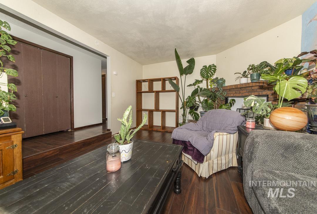 715 S Almond St., Nampa, Idaho 83686, 3 Bedrooms, 2 Bathrooms, Residential For Sale, Price $344,900, 98983886