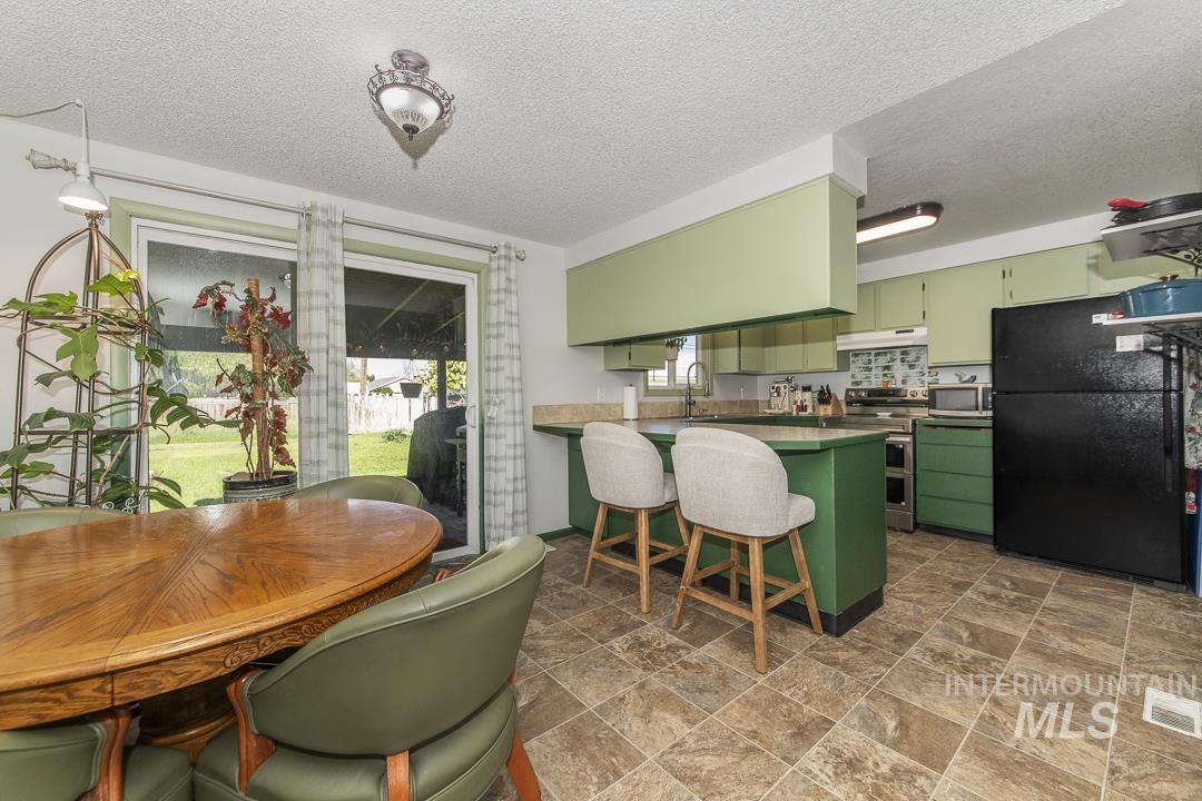 715 S Almond St., Nampa, Idaho 83686, 3 Bedrooms, 2 Bathrooms, Residential For Sale, Price $344,900, 98983886