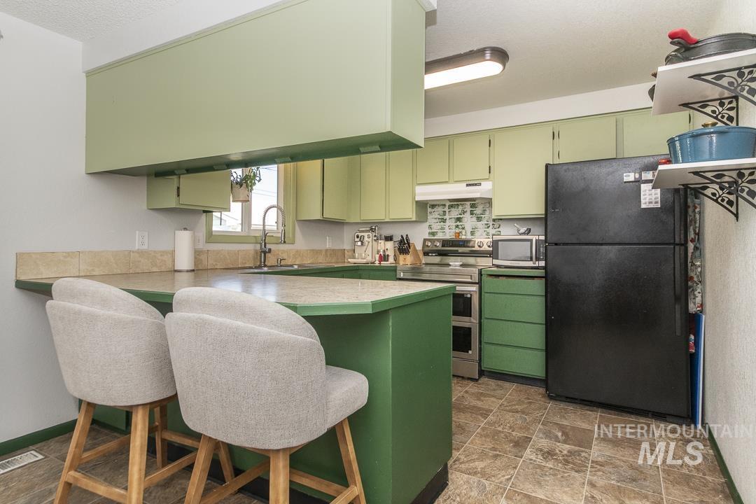 715 S Almond St., Nampa, Idaho 83686, 3 Bedrooms, 2 Bathrooms, Residential For Sale, Price $344,900, 98983886