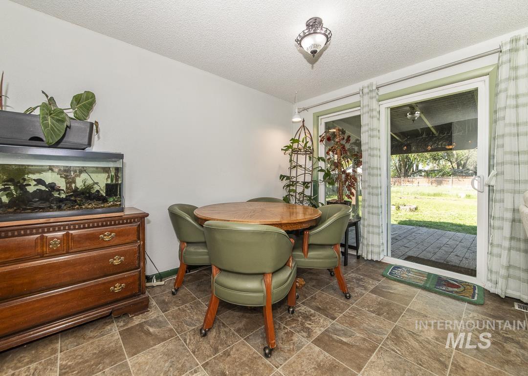 715 S Almond St., Nampa, Idaho 83686, 3 Bedrooms, 2 Bathrooms, Residential For Sale, Price $344,900, 98983886