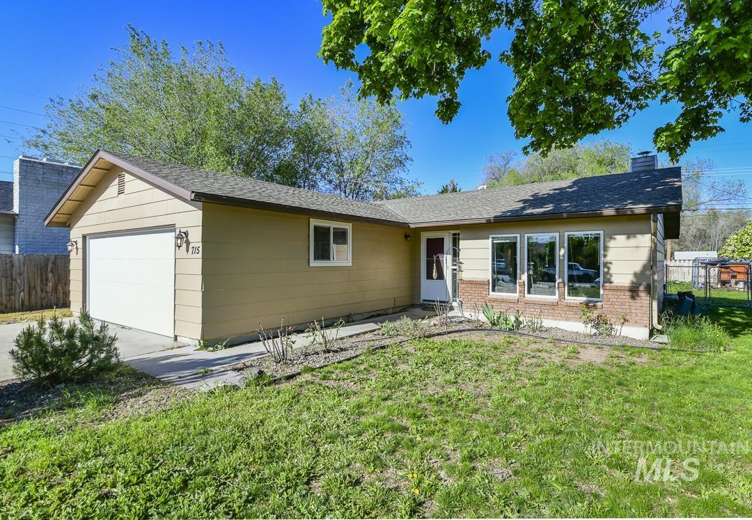 715 S Almond St., Nampa, Idaho 83686, 3 Bedrooms, 2 Bathrooms, Residential For Sale, Price $344,900, 98983886
