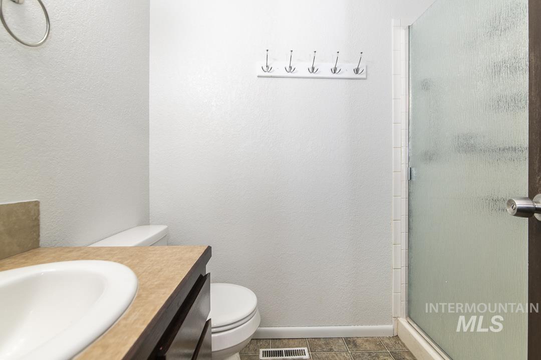 715 S Almond St., Nampa, Idaho 83686, 3 Bedrooms, 2 Bathrooms, Residential For Sale, Price $344,900, 98983886