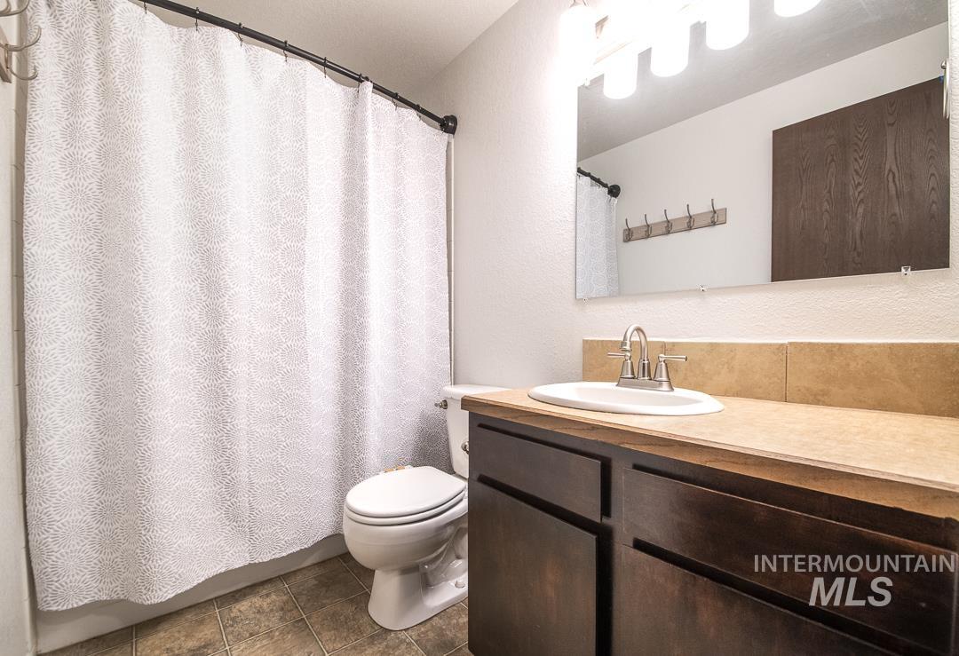 715 S Almond St., Nampa, Idaho 83686, 3 Bedrooms, 2 Bathrooms, Residential For Sale, Price $344,900, 98983886