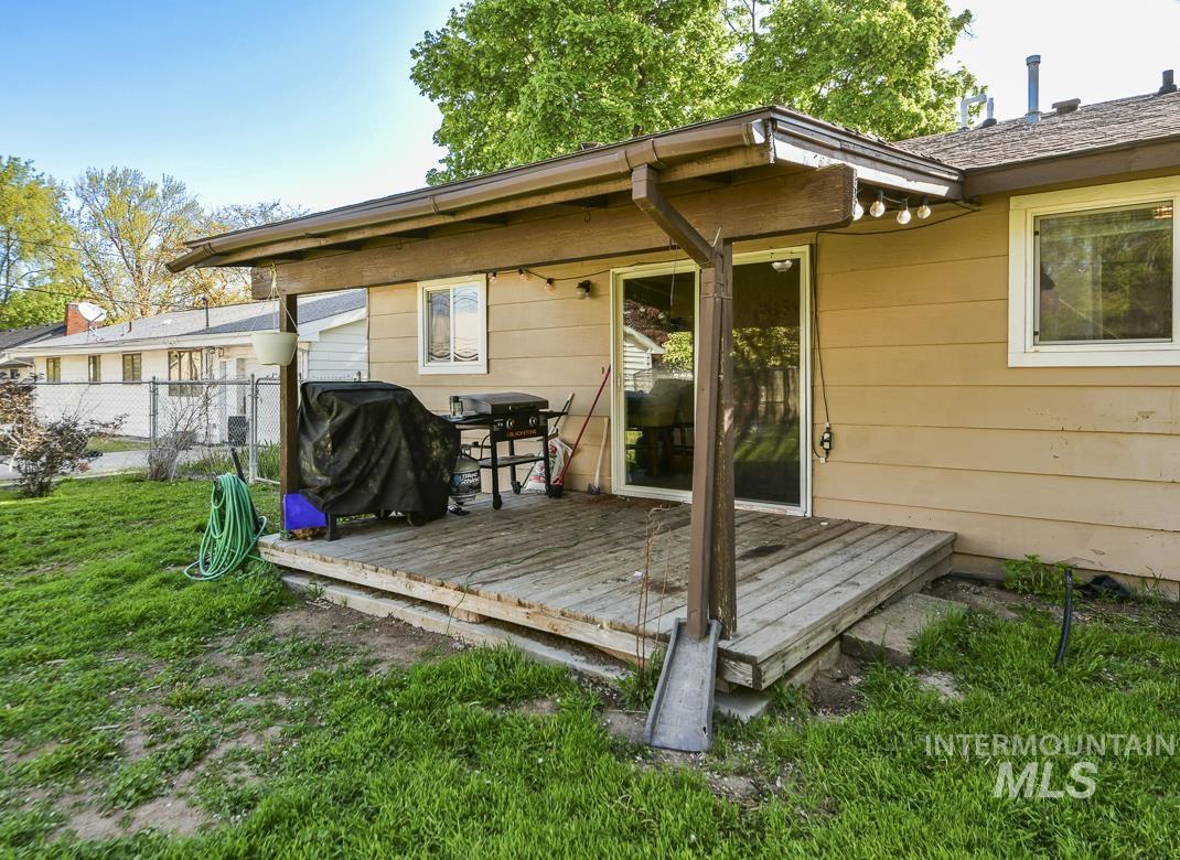 715 S Almond St., Nampa, Idaho 83686, 3 Bedrooms, 2 Bathrooms, Residential For Sale, Price $344,900, 98983886